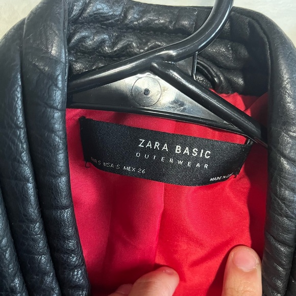 Zara basic faux leather jacket. Barely used and still looks new - Picture 4 of 4